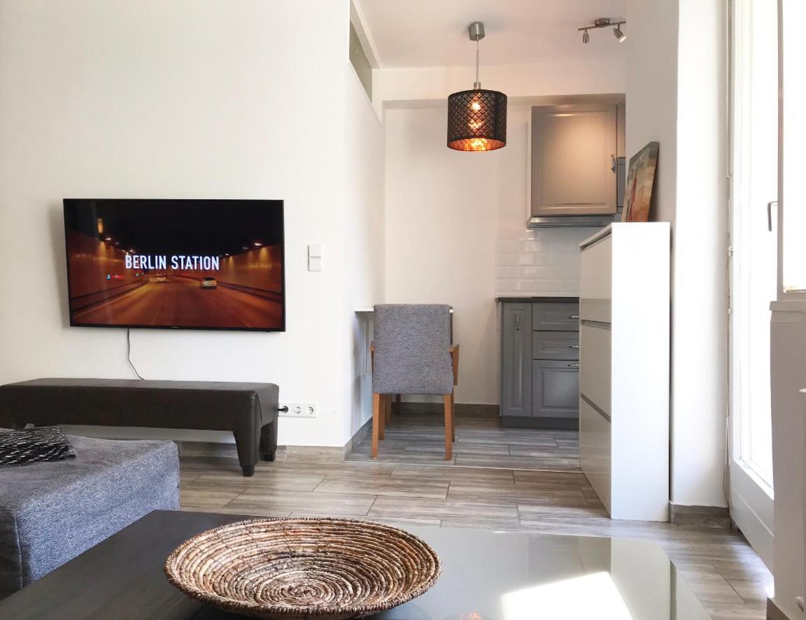 Designer Central Apartment With Terrace & Free Parking Berlin Exterior photo